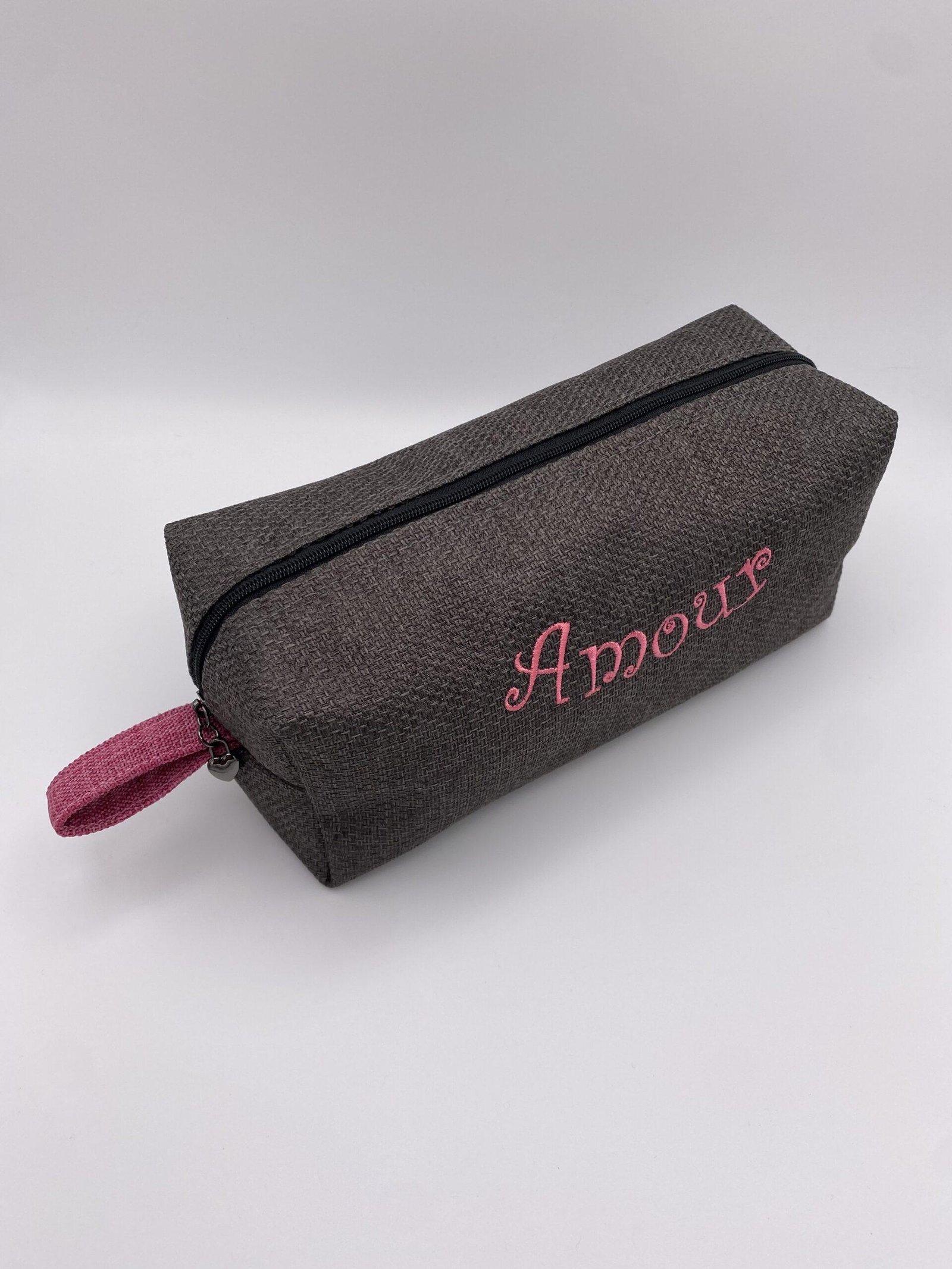 Trousse brodée Amour