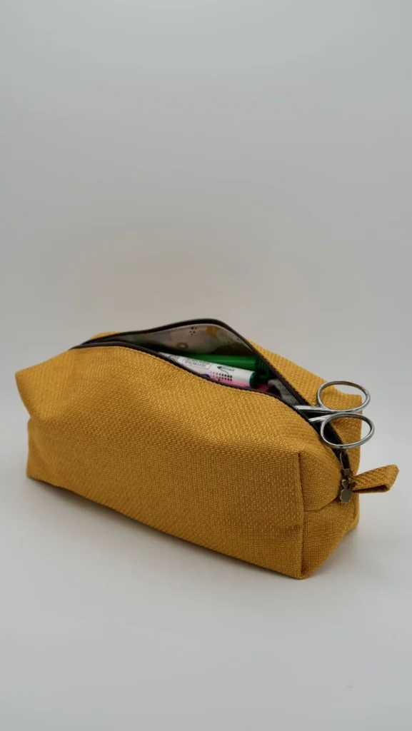 TROUSSE JAUNE STYLOS DOUBLURE TISSU ENFANT