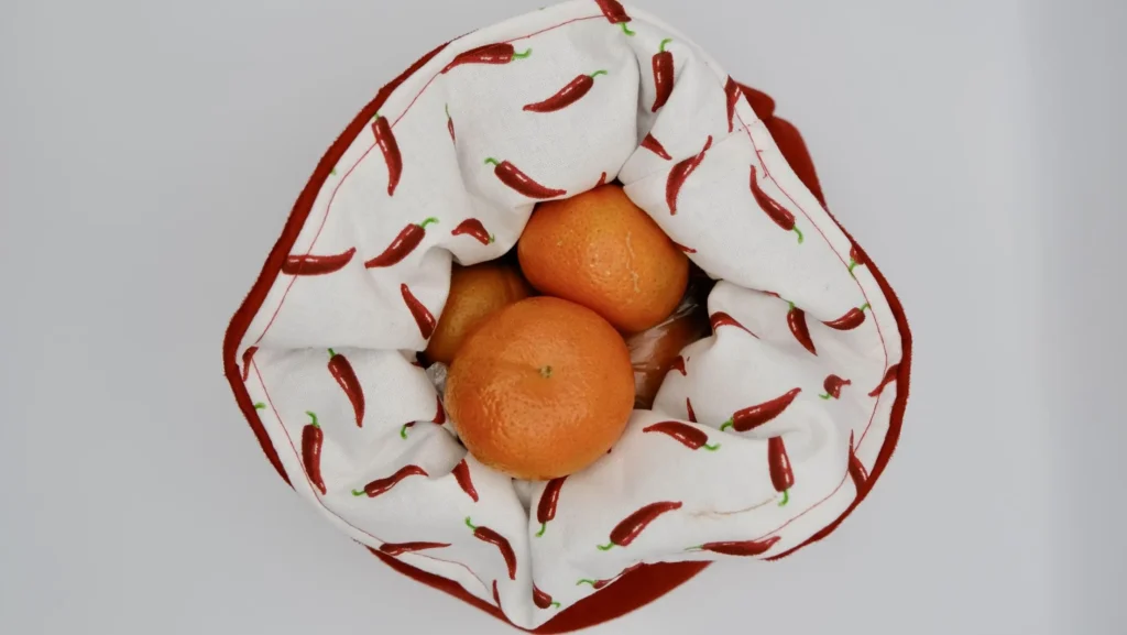 Panière Effet Suédine Rouge et Piments