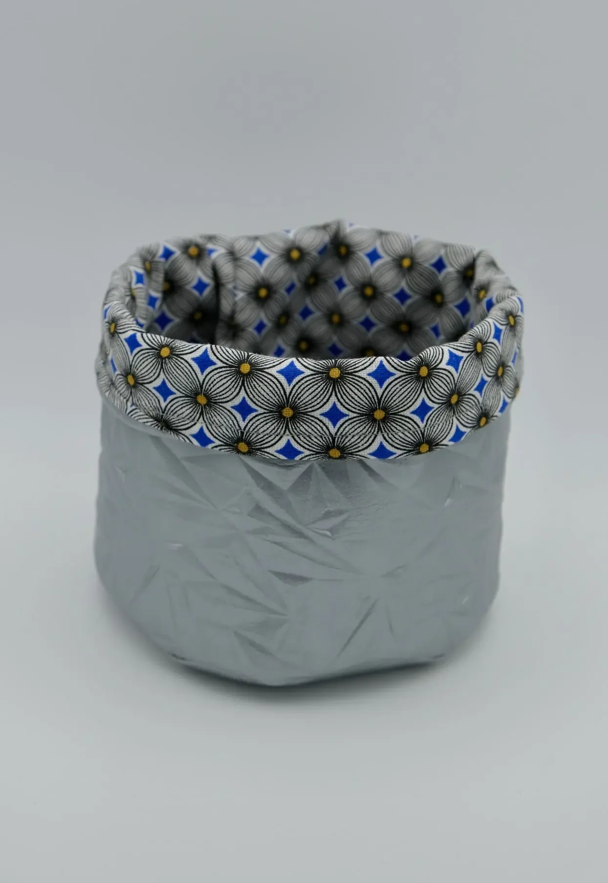 Panière Simili graphique argent doublure étoiles bleues – Image 1