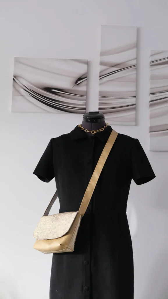 Sac Rabat petit modèle en simili graphique doré