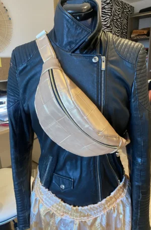 Sac Banane Simili-cuir Carré Doré – Image 6
