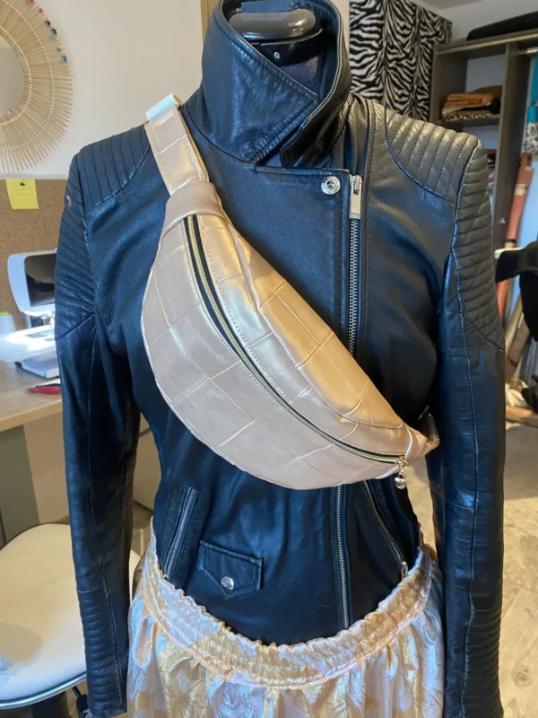 Sac Banane Simili-cuir Carré Doré – Image 6