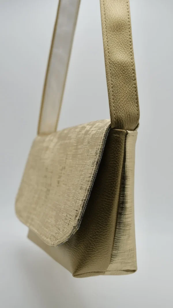 Sac Rabat petit modèle en simili graphique doré – Image 3