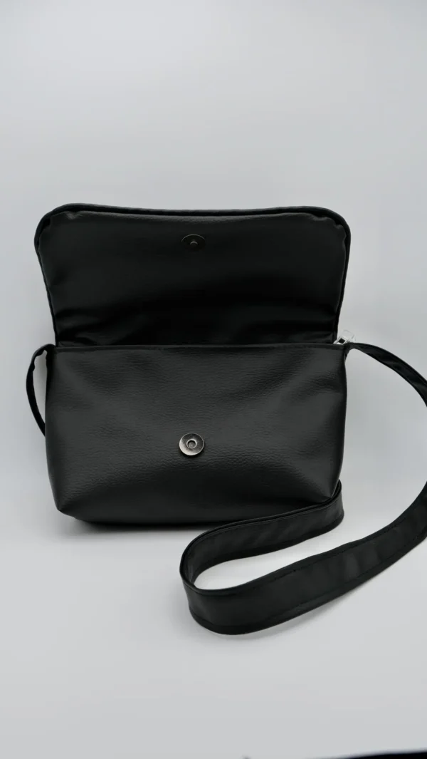 Sac Rabat petit modèle en simili cuir noir relief – Image 5