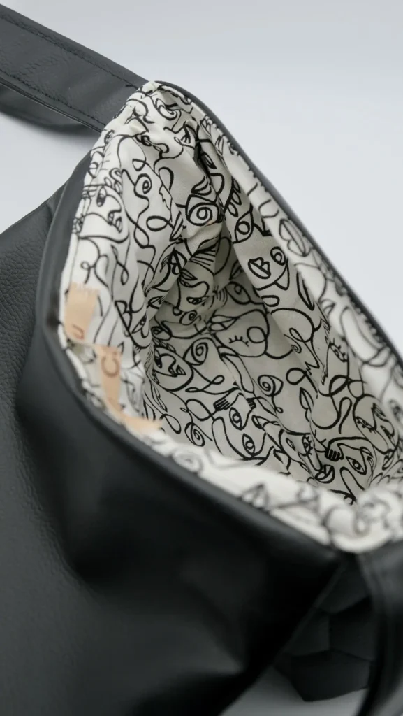 Sac Rabat petit modèle en simili cuir noir relief