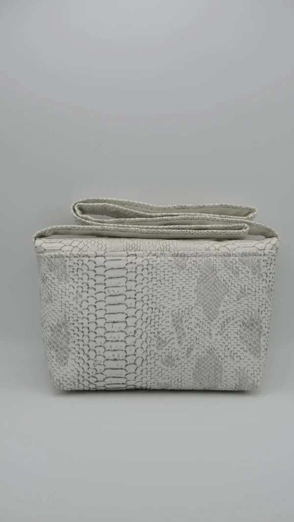 Sac Rabat petit modèle en simili cuir croco gris clair blanc – Image 2
