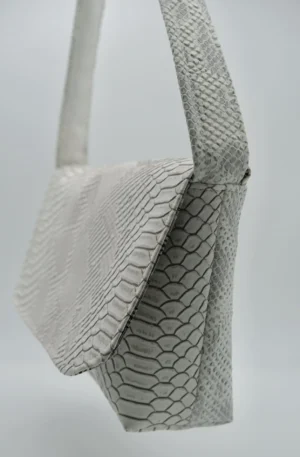 Sac Rabat petit modèle en simili cuir croco gris clair blanc – Image 3