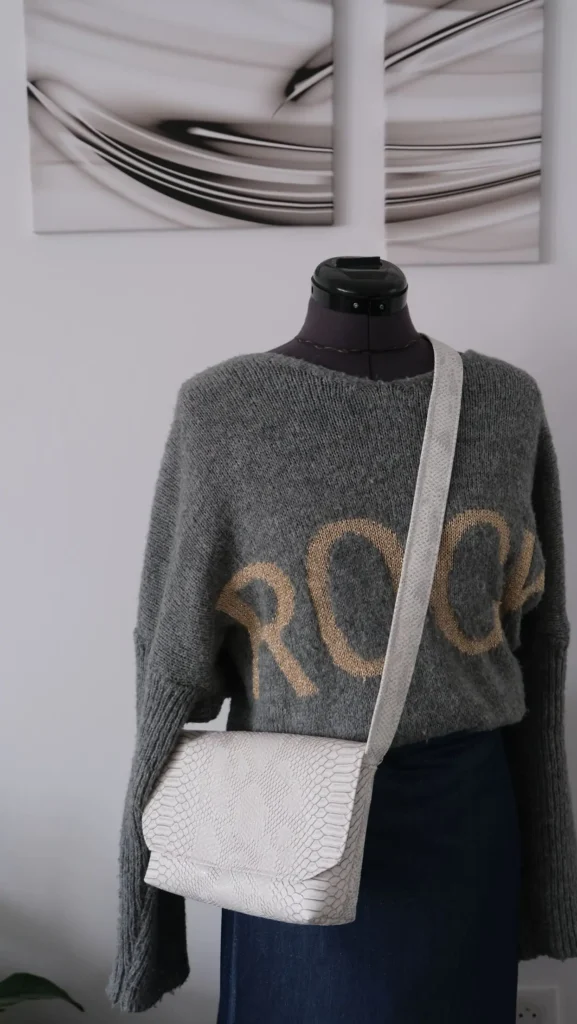 Sac Rabat petit modèle en simili cuir croco gris clair blanc