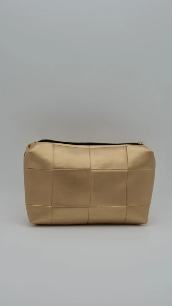 petit modèle carrée dorée