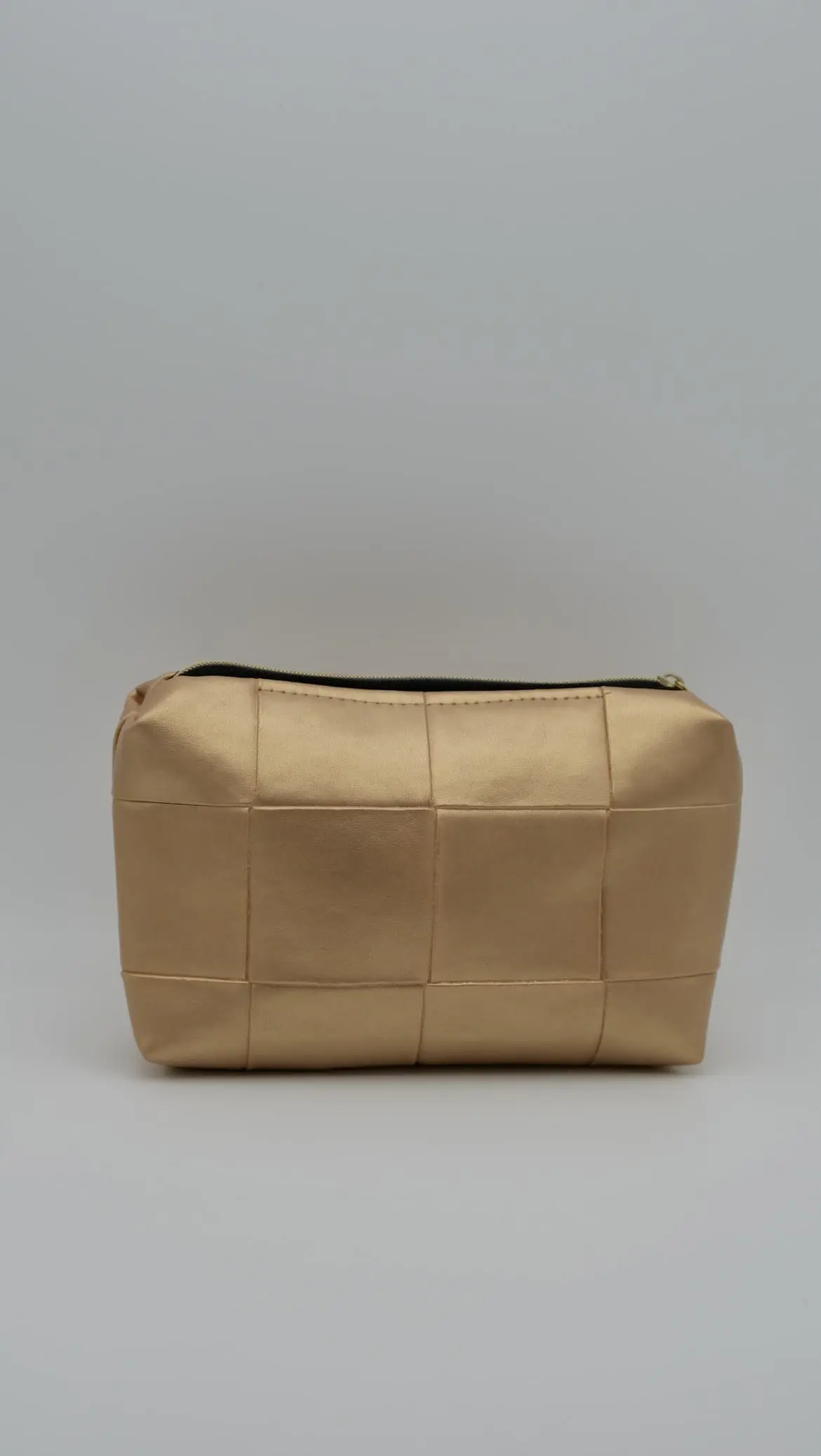 petit modèle carrée dorée