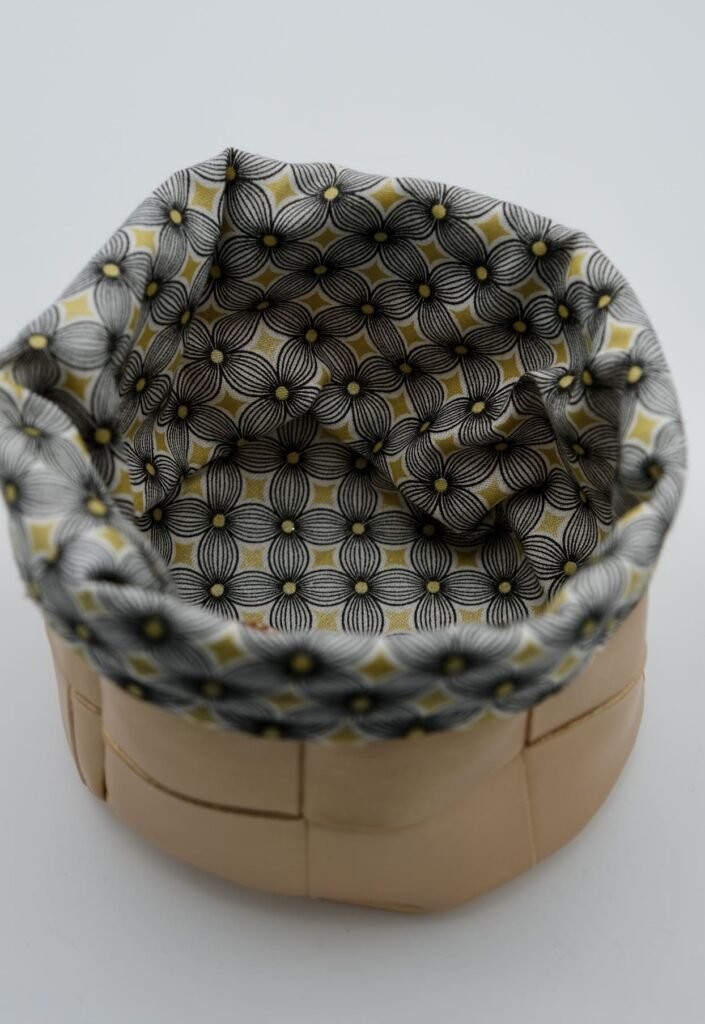 Panière Simili dorée carrée doublure floral géo doré