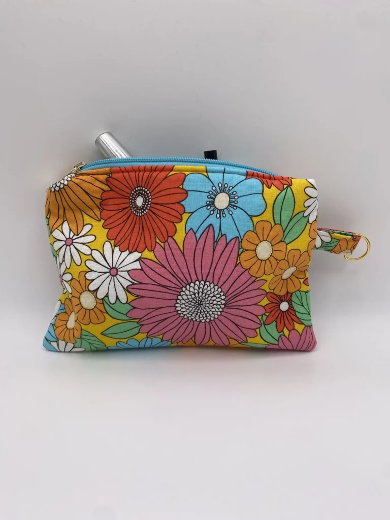 Pochette de rangement Ibiza sur fond jaune avec ganse en métal