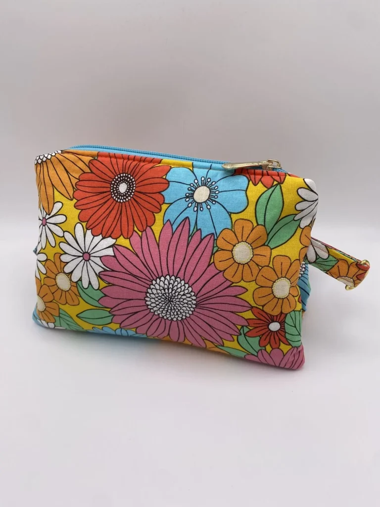Pochette de rangement Ibiza sur fond jaune avec ganse en métal