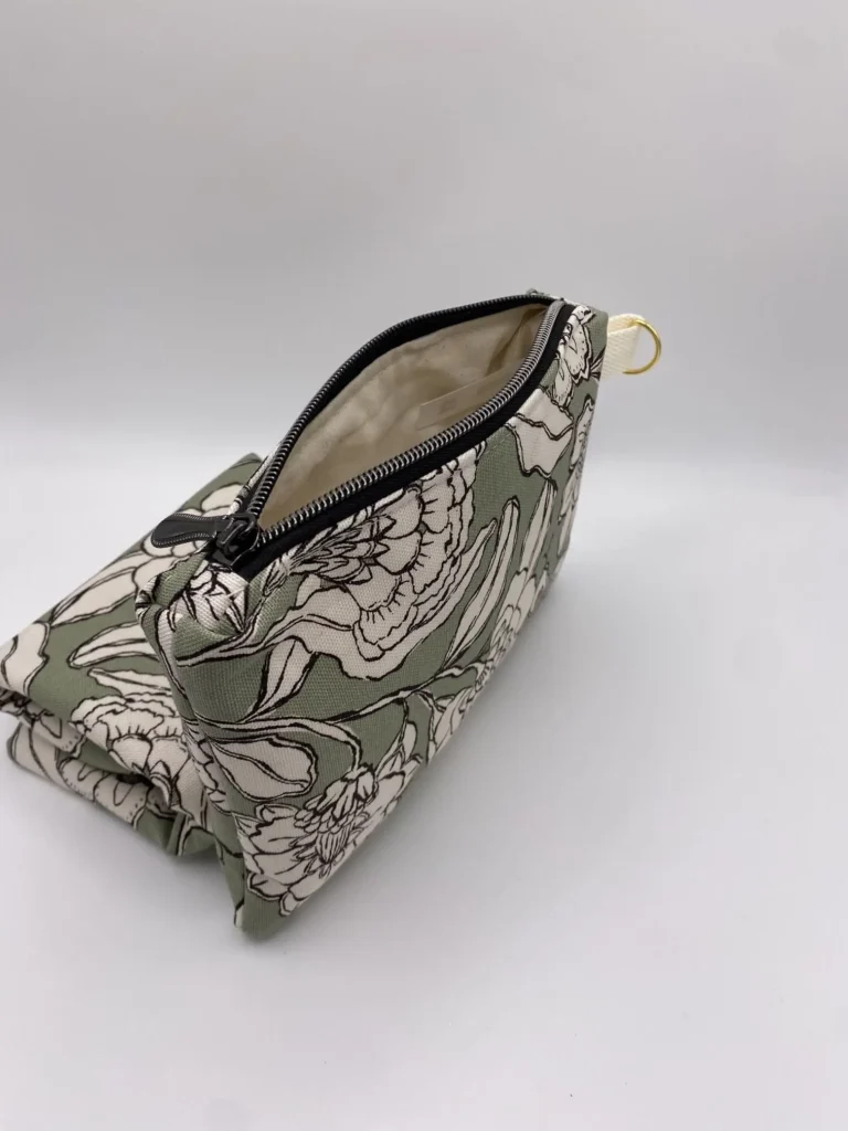 Pochette de rangement Ibiza vert amande avec ganse en métal