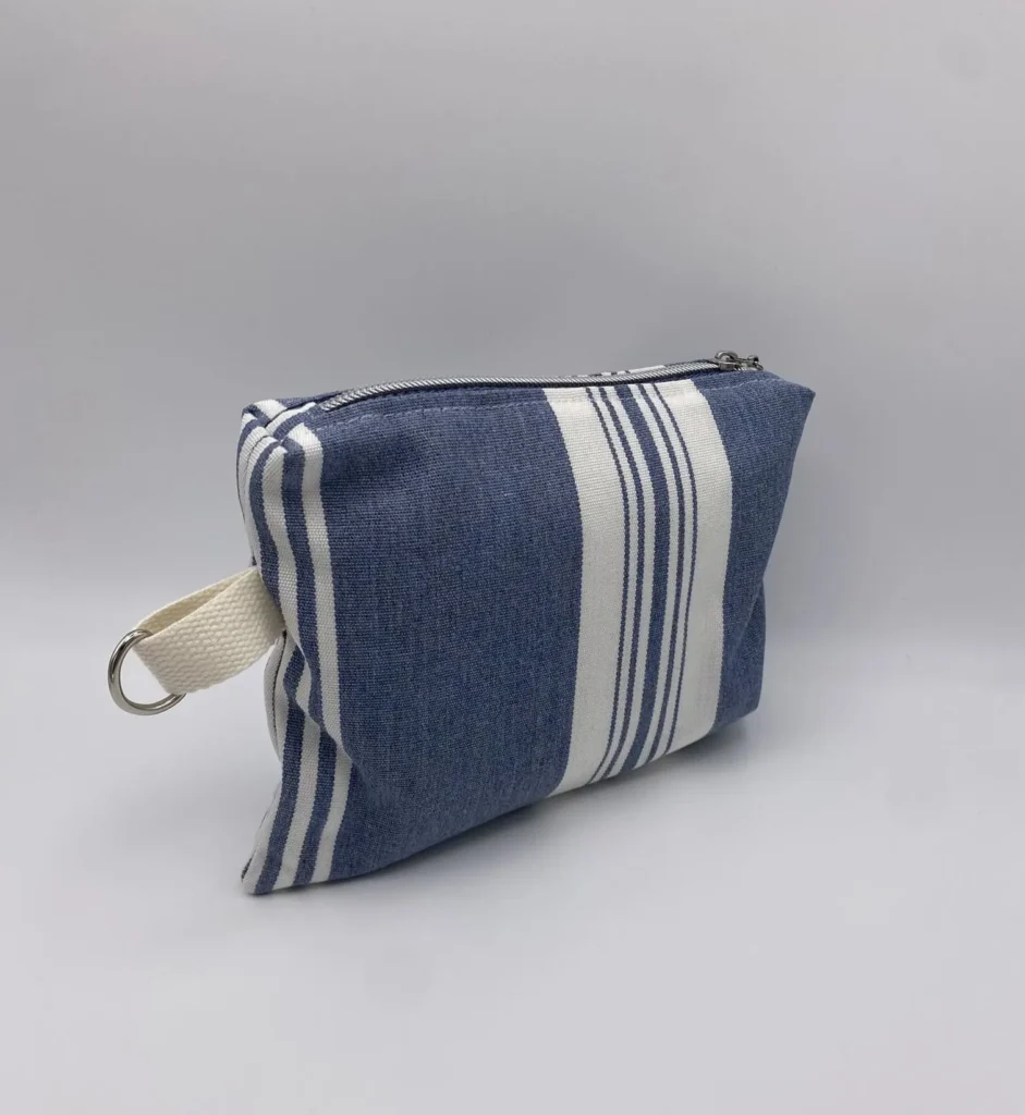 Pochette de rangement Ibiza Bleue rayée avec ganse en métal