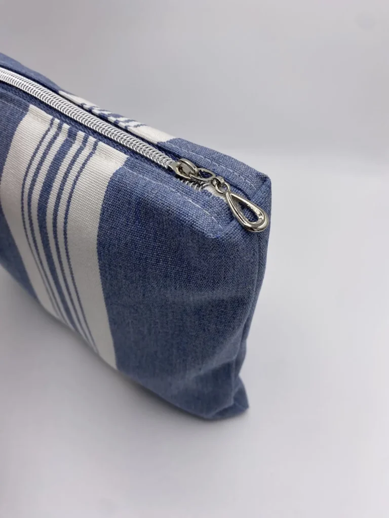 Pochette de rangement Ibiza Bleue rayée avec ganse en métal
