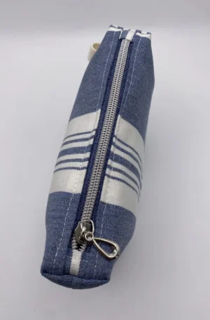 Pochette de rangement Ibiza Bleue rayée avec ganse en métal – Image 4