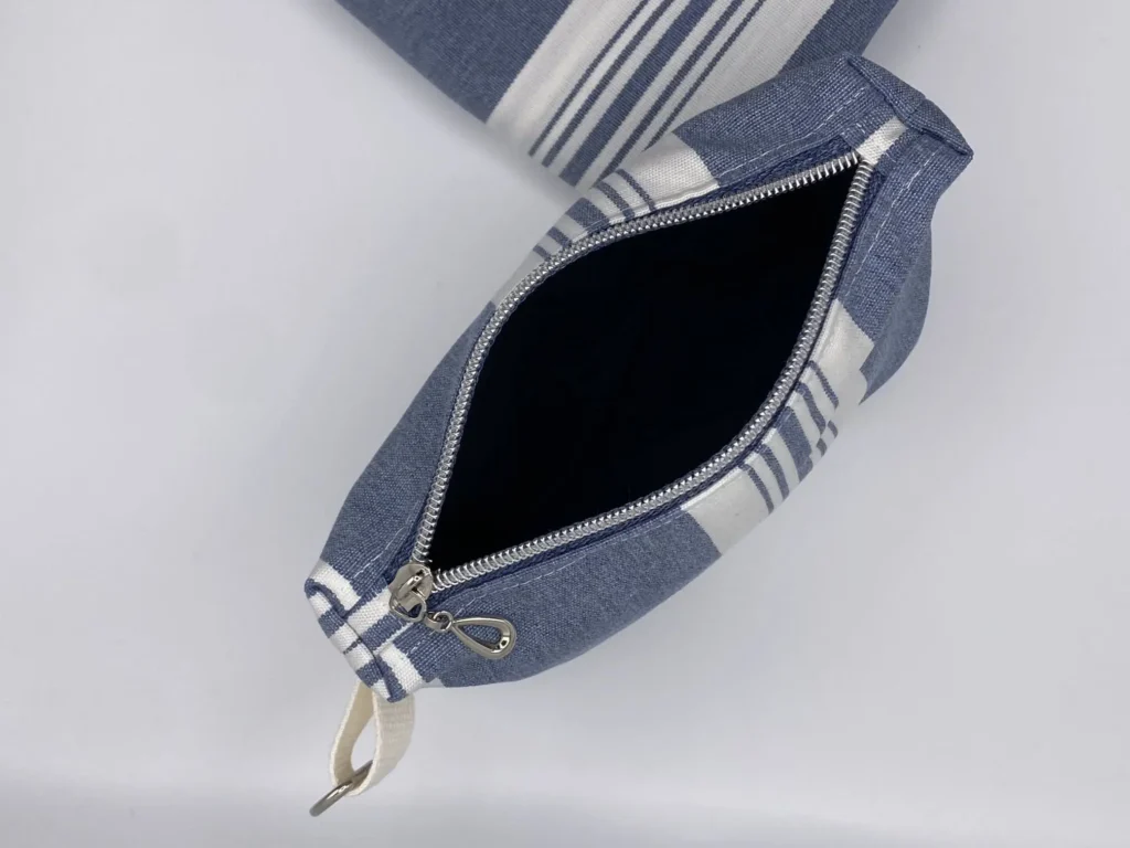 Pochette de rangement Ibiza Bleue rayée avec ganse en métal