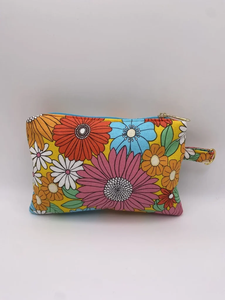 Pochette de rangement Ibiza sur fond jaune avec ganse en métal
