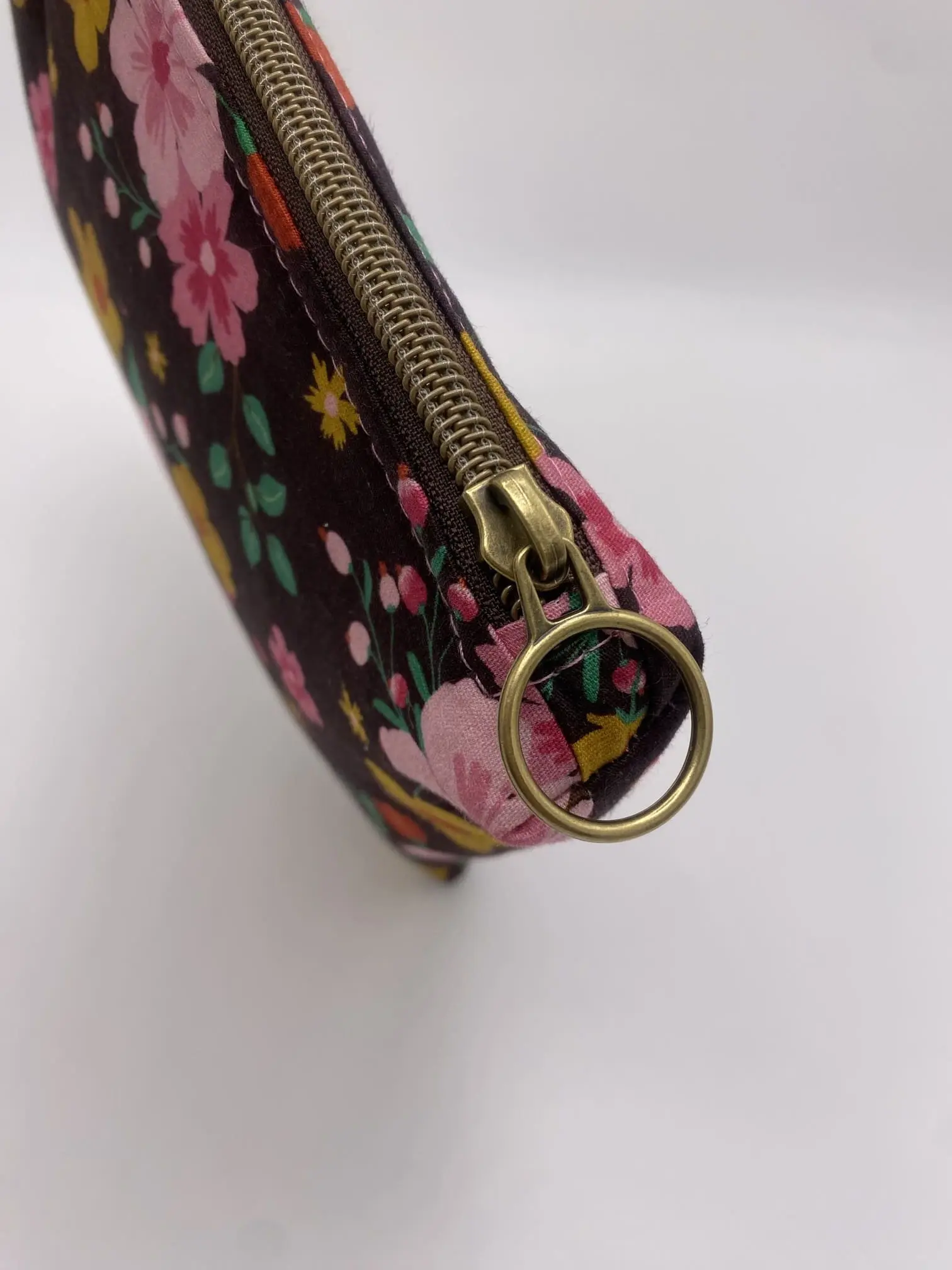 POCHETTE IBIZA ROSE SUR FOND MARRON