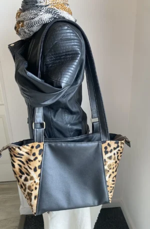 SAC ZIPPE LE GRAND CHIC SIMILI LEOPARD
