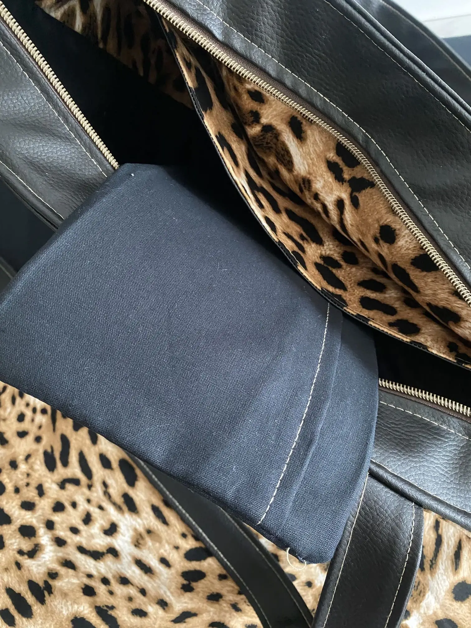 SAC ZIPPE LE GRAND CHIC SIMILI LEOPARD