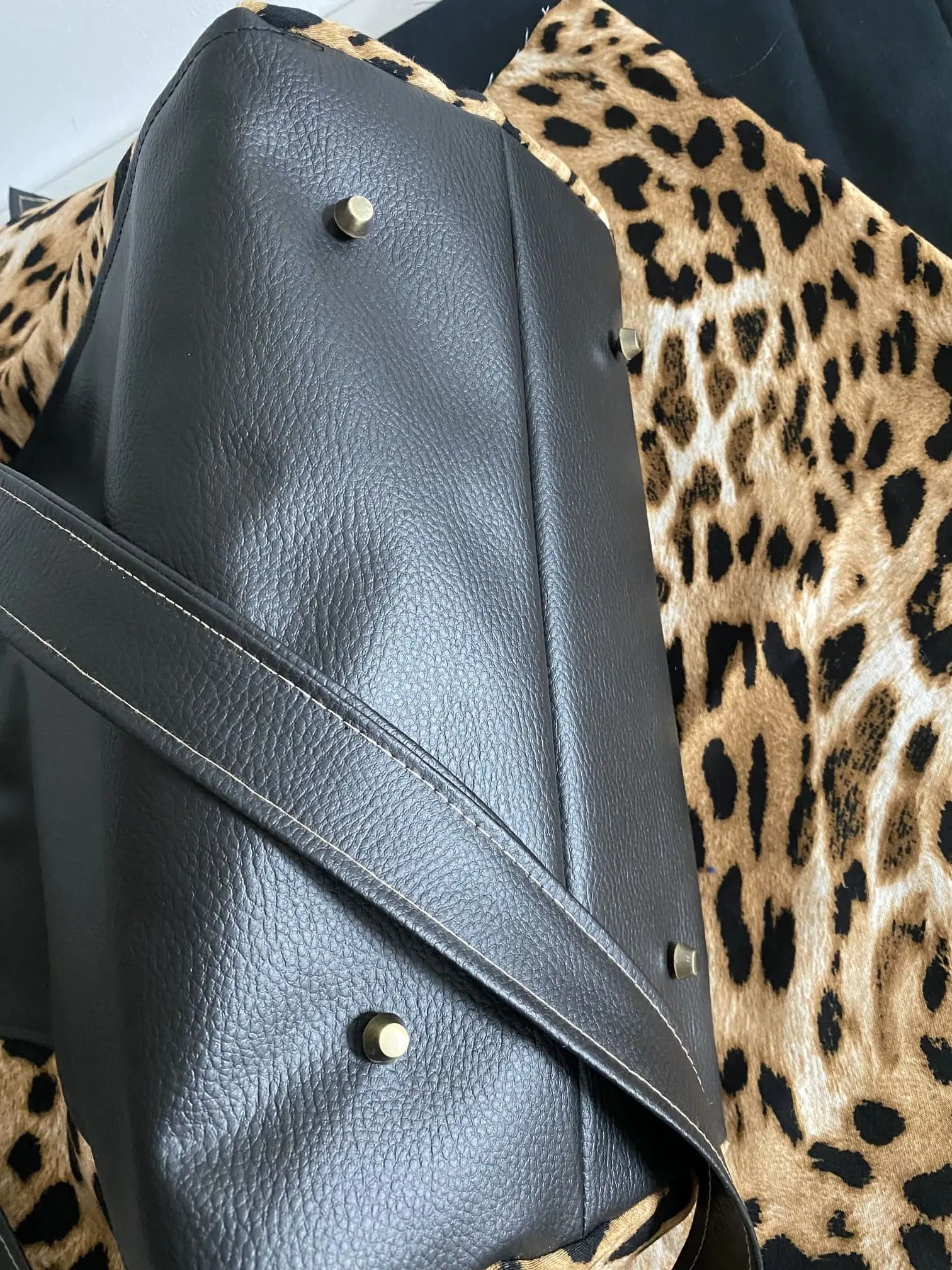 SAC ZIPPE LE GRAND CHIC SIMILI LEOPARD