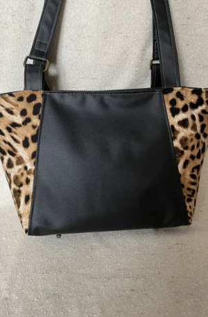 SAC ZIPPE LE GRAND CHIC SIMILI LEOPARD