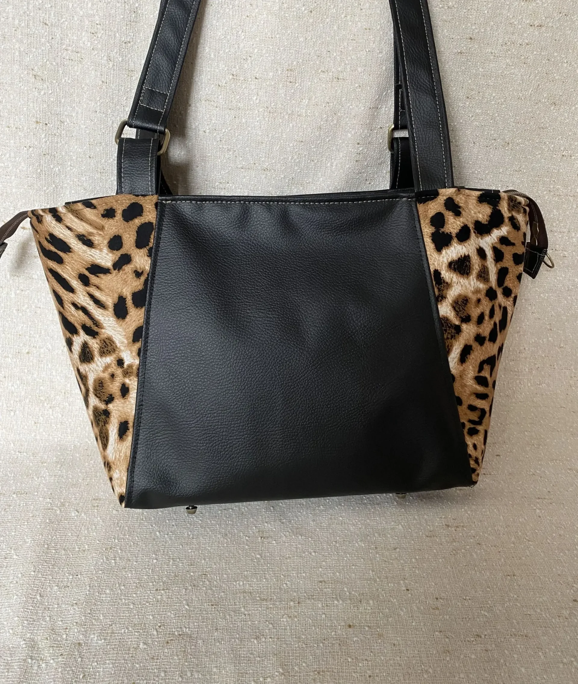 SAC ZIPPE LE GRAND CHIC SIMILI LEOPARD