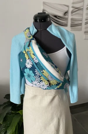Sac Banane Modèle Marie Fleurs sur fond bleu pétrole – Image 7