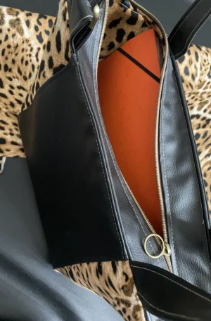 SAC ZIPPE LE GRAND CHIC SIMILI LEOPARD