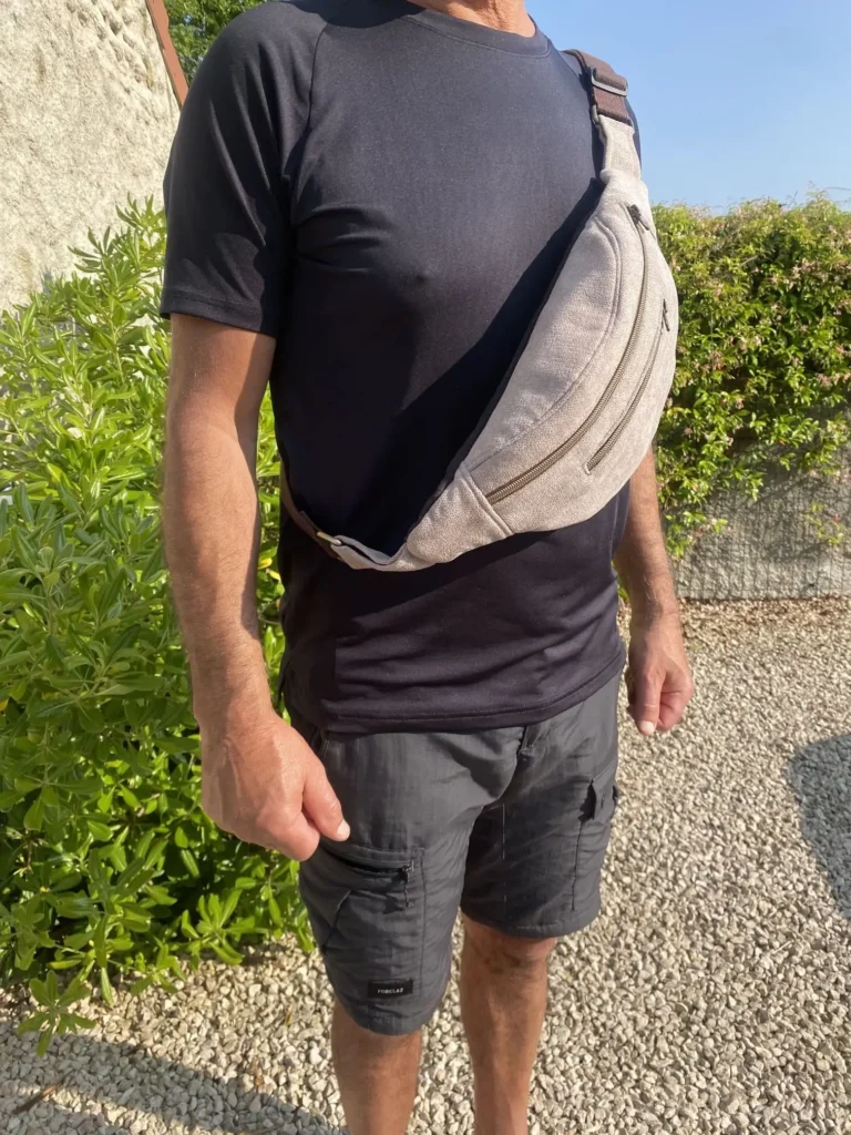 Sac Banane Modèle Marie mixte marron clair zipp fond noir sangle noire