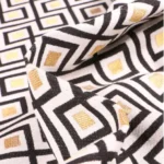JACQUARD LOSANGES DORES ET NOIRS SUR FOND BLANC CASSE