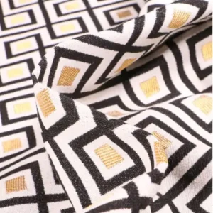 JACQUARD LOSANGES DORES ET NOIRS SUR FOND BLANC CASSE