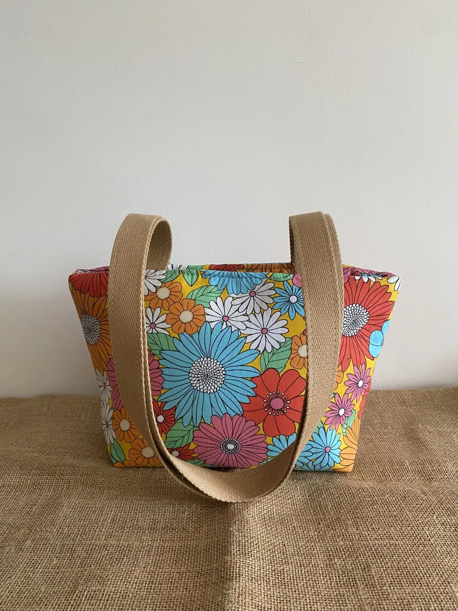 SAC ZIPPE IBIZA SUR FOND JAUNE MODELE TRANQUILLE