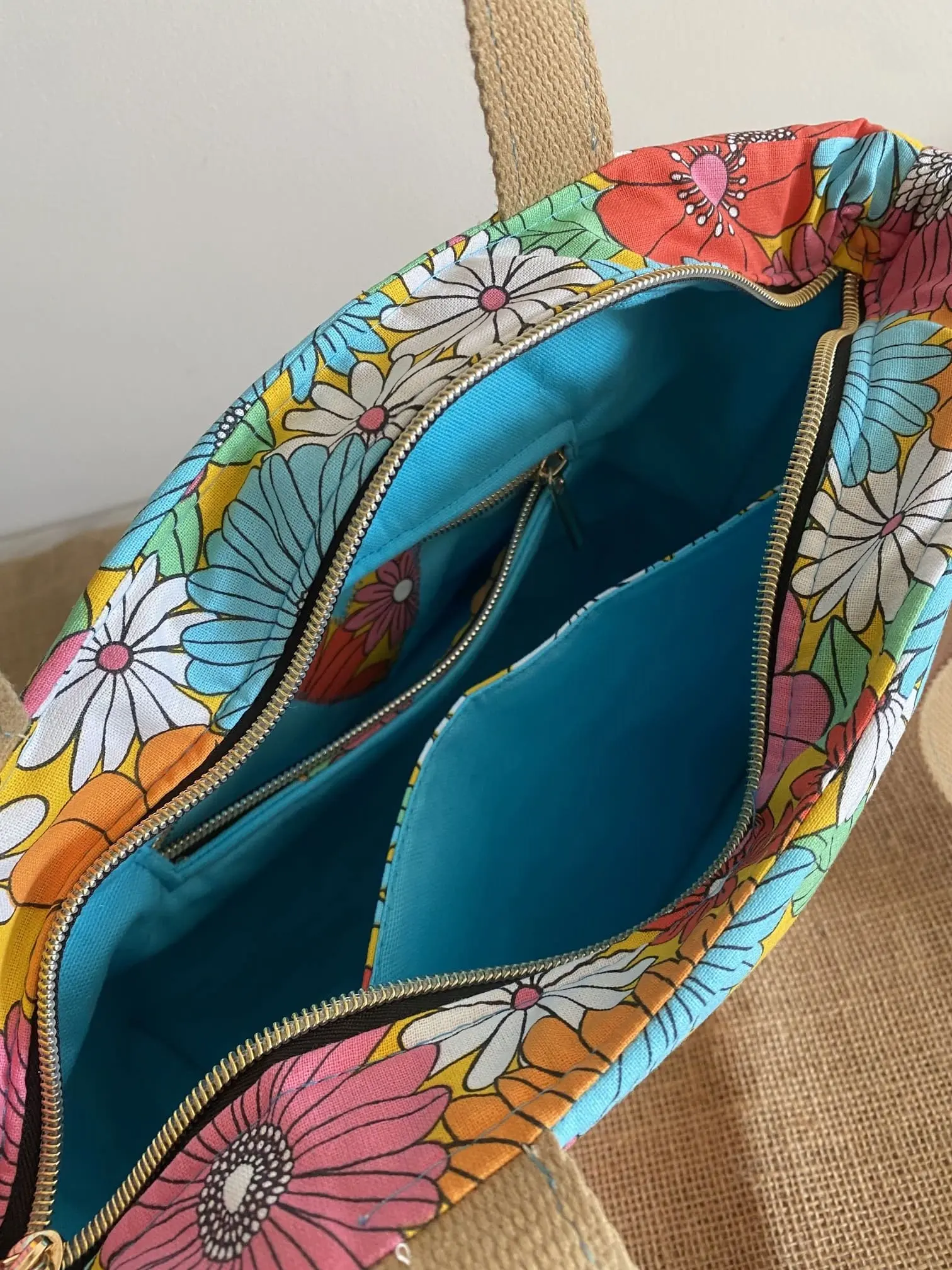 SAC ZIPPE IBIZA SUR FOND JAUNE MODELE TRANQUILLE
