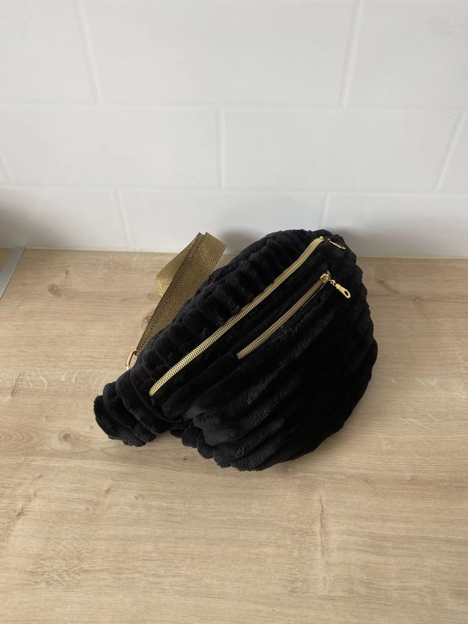 BANANE VELOURS TRES GROSSES COTES NOIRES