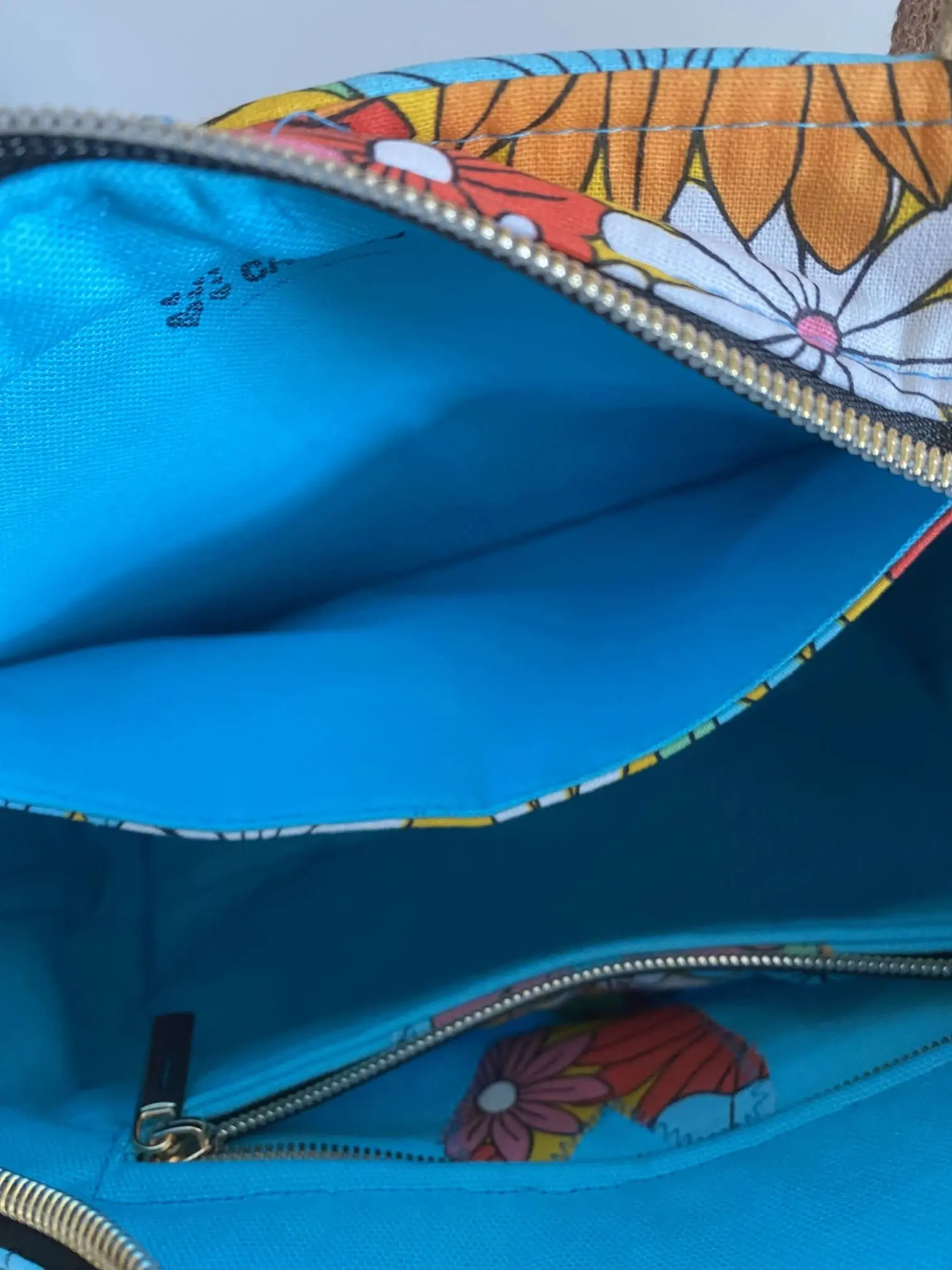SAC ZIPPE IBIZA SUR FOND JAUNE MODELE TRANQUILLE