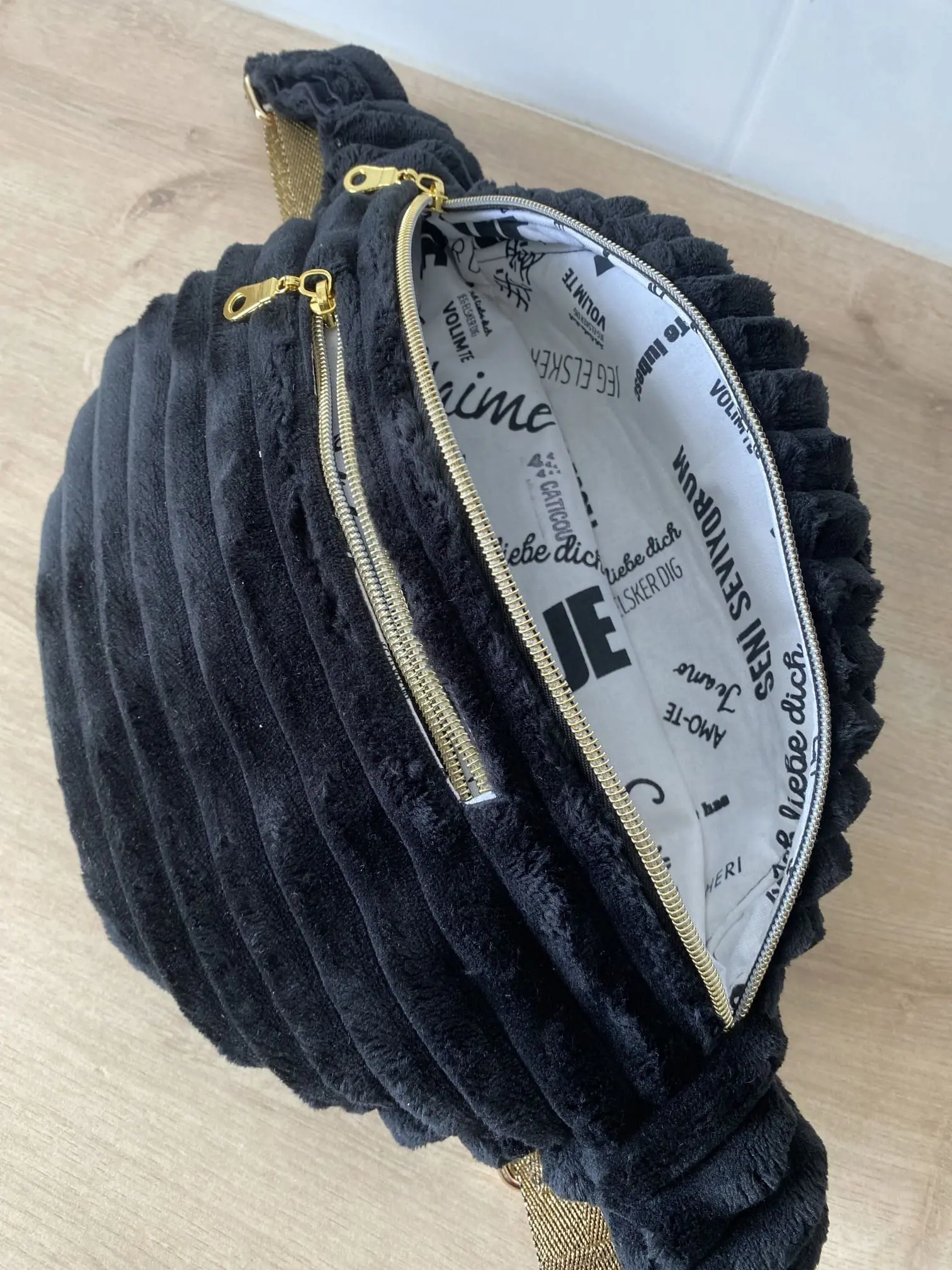 BANANE VELOURS TRES GROSSES COTES NOIRES