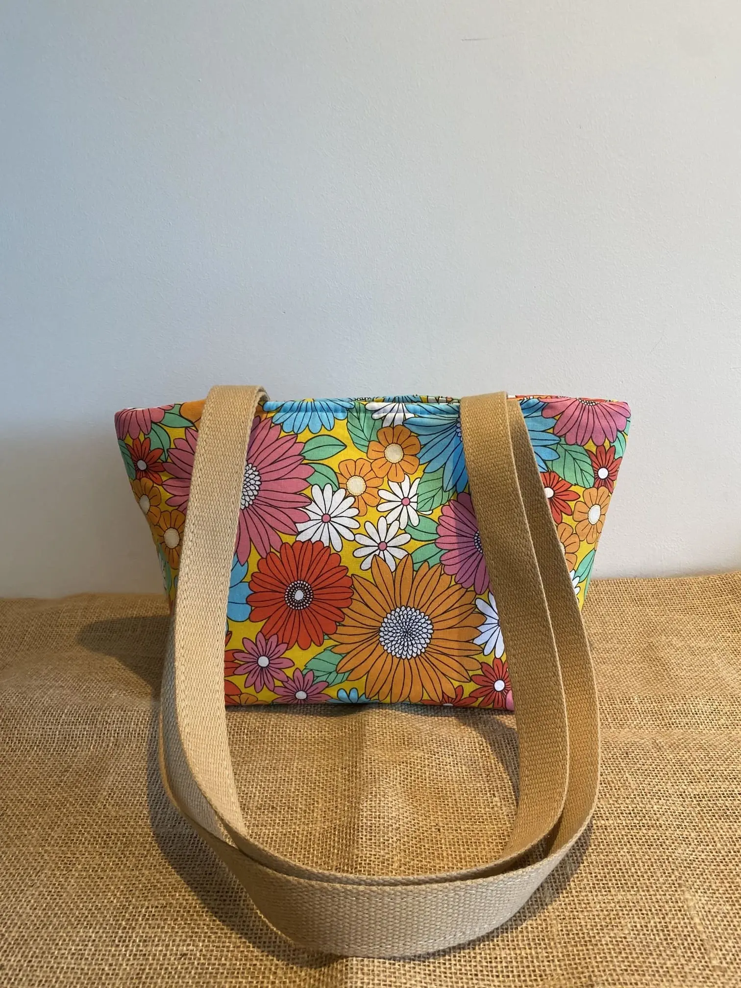 SAC ZIPPE IBIZA SUR FOND JAUNE MODELE TRANQUILLE