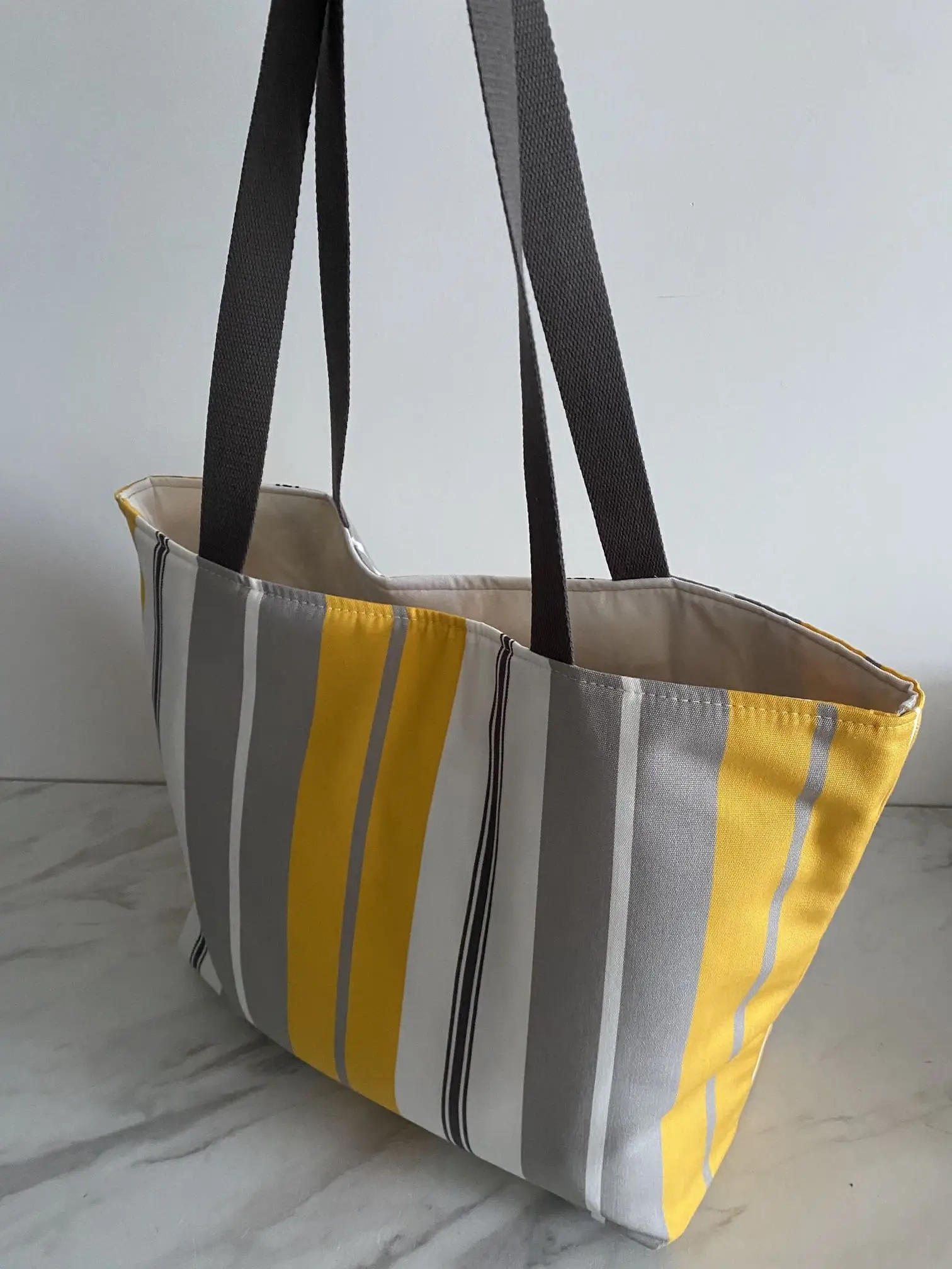 MODELE SUNNY RAYURES JAUNES SAC ETE