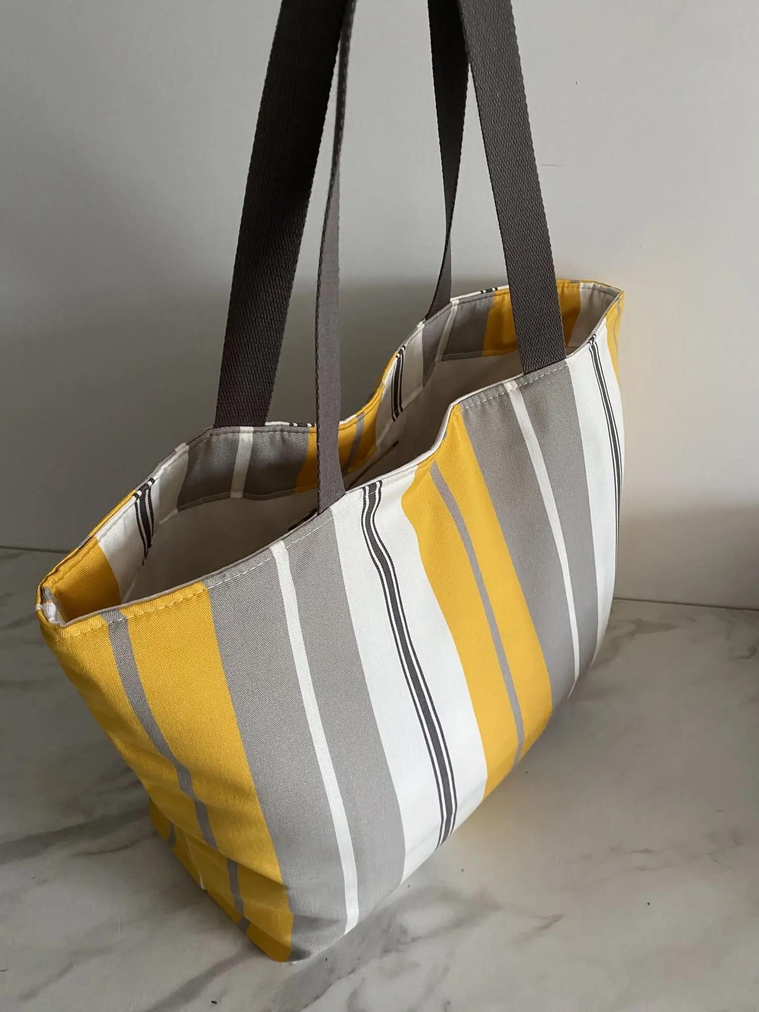 MODELE SUNNY RAYURES JAUNES SAC ETE
