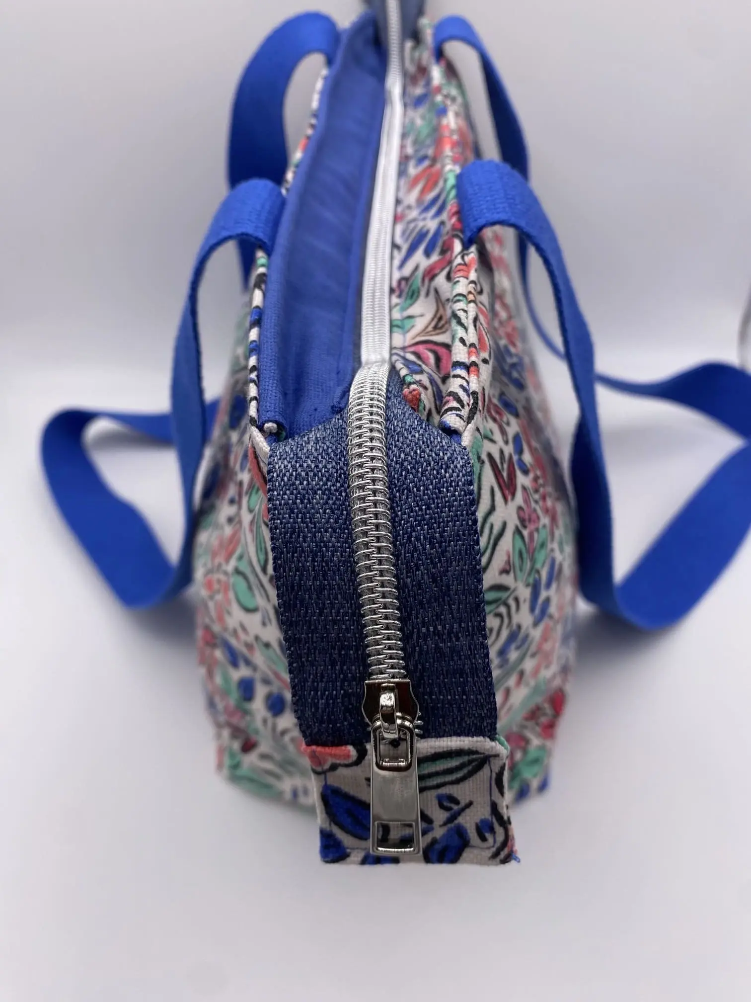 SAC ZIPPE AQUARELLE FLEURS BLEU MODELE TRANQUILLE