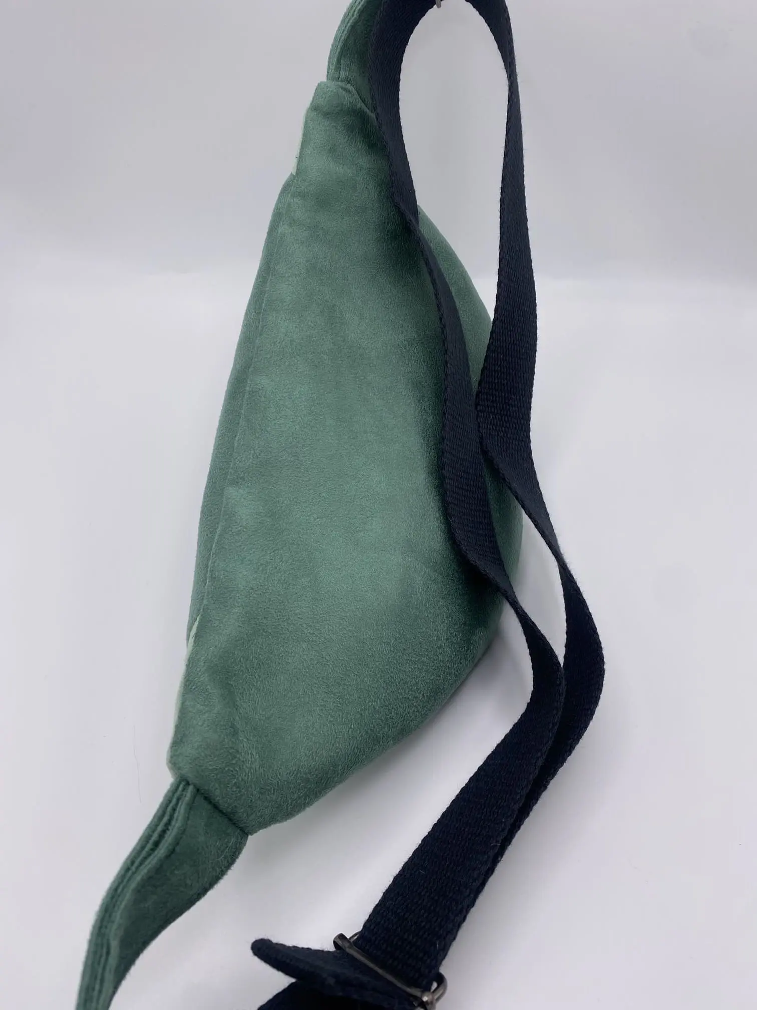 BANANE SUEDINE VERT DEUX TONS DOUBLURE COTON VISAGES NOIR ET BLANC