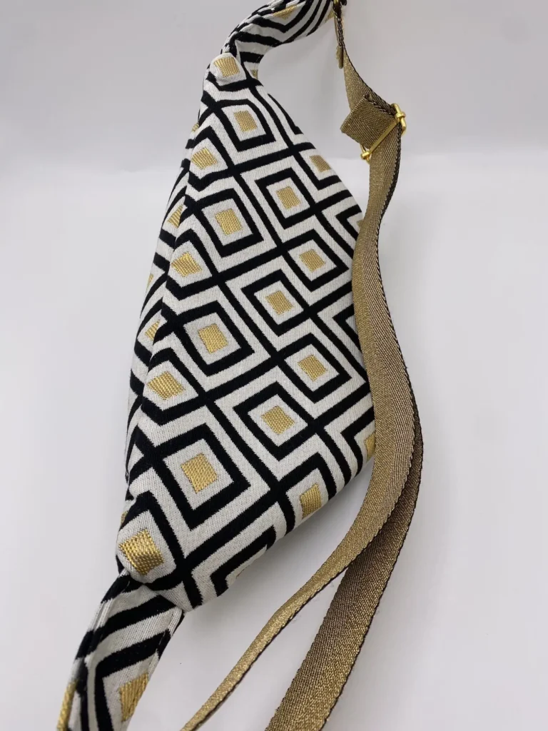 SAC BANANE JACQUARD LOSANGES NOIR ET DORE SANGLE DOREE