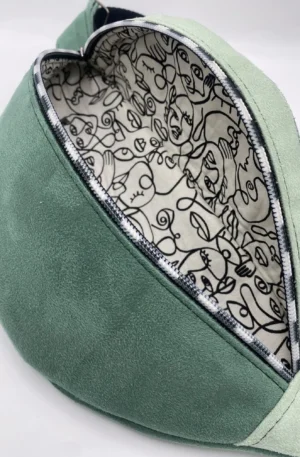 BANANE SUEDINE VERT DEUX TONS DOUBLURE COTON VISAGES NOIR ET BLANC
