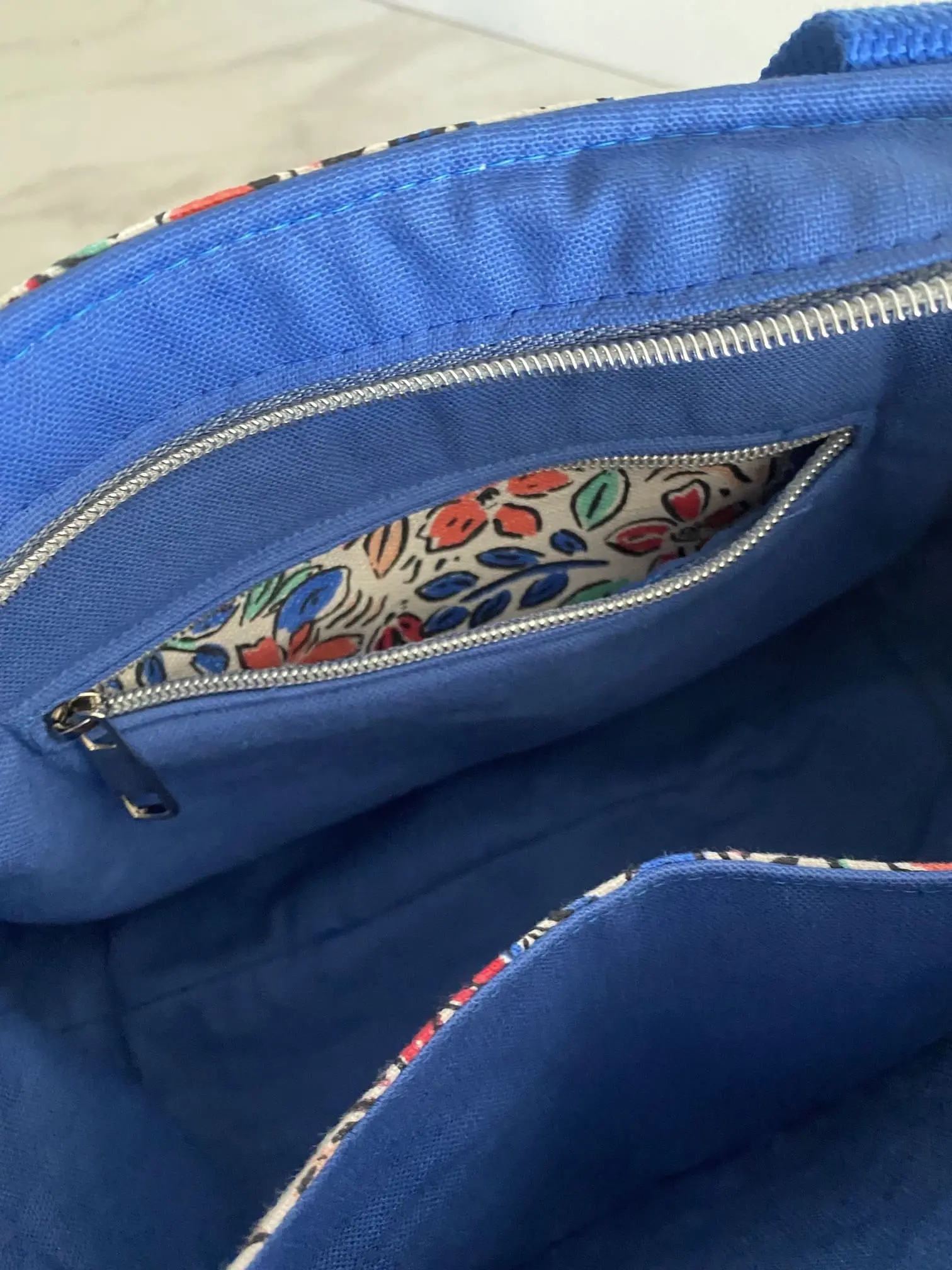 SAC ZIPPE AQUARELLE FLEURS BLEU MODELE TRANQUILLE