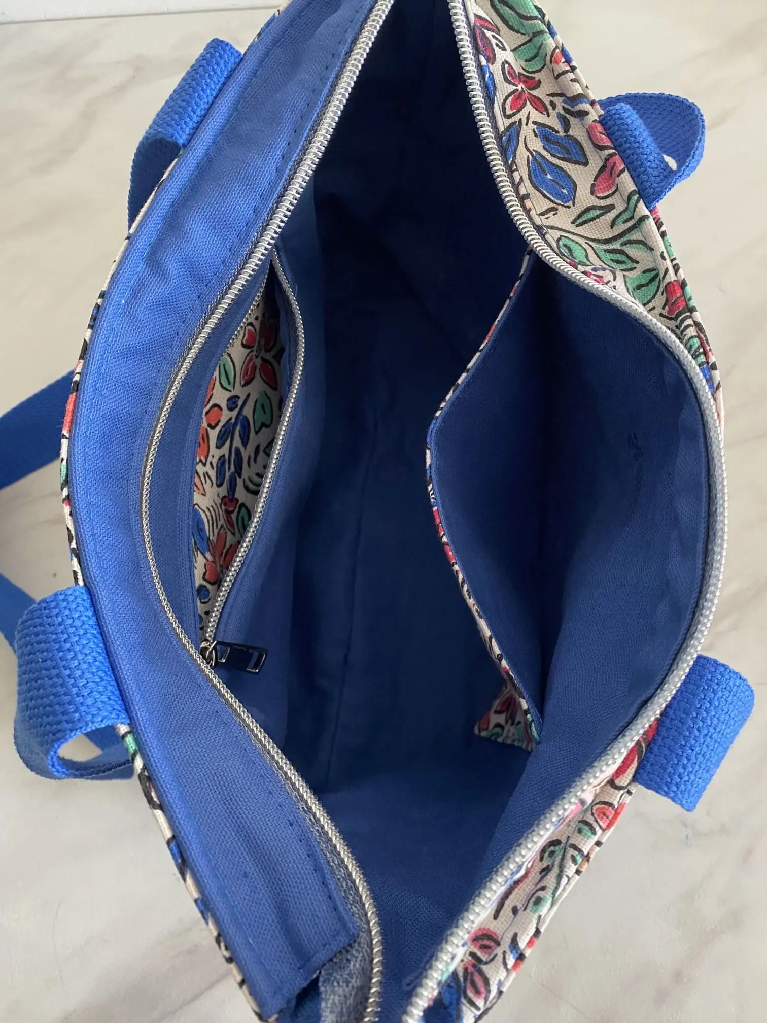 SAC ZIPPE AQUARELLE FLEURS BLEU MODELE TRANQUILLE