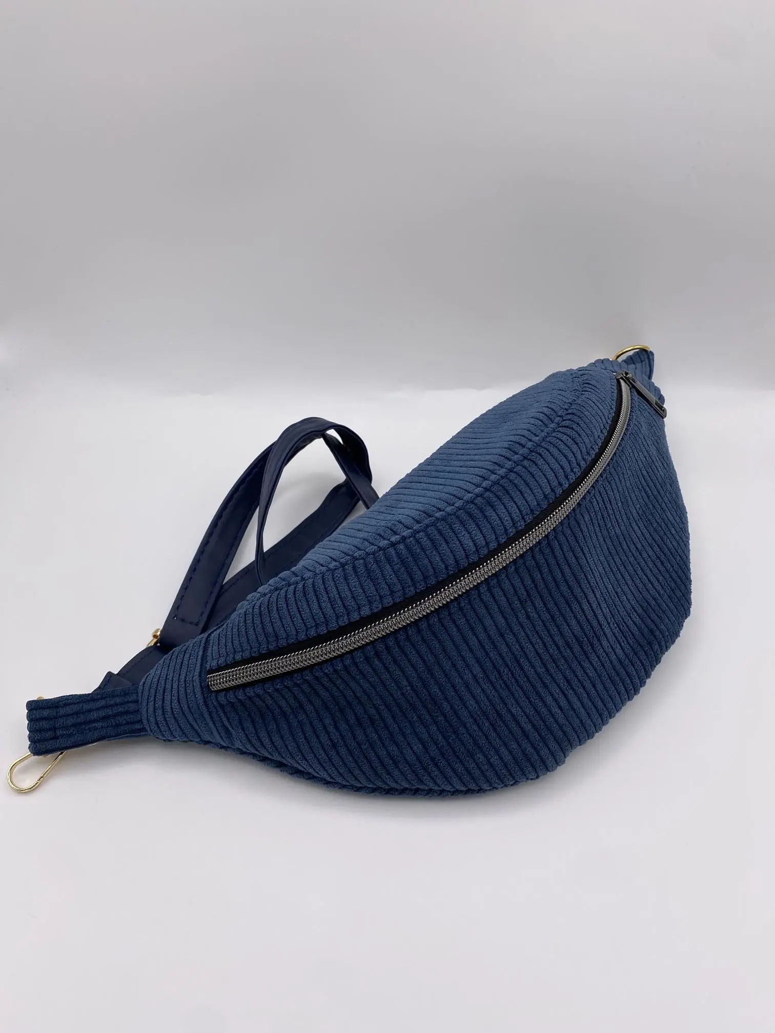 BANANE BLEU VELOURS POCHE INTERIEURE SANGLE SIMILI CUIR
